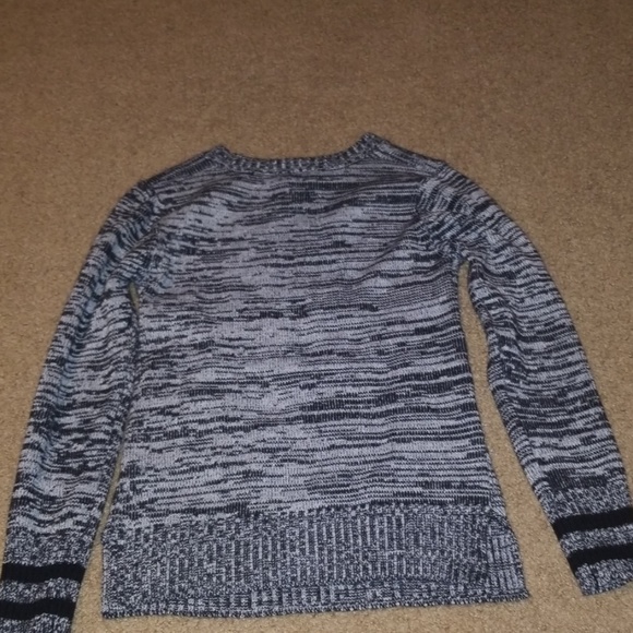 Sweater - Picture 4 of 4